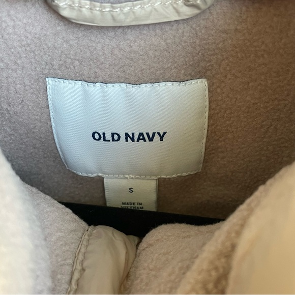 NEW Old Navy Puffer Vest - Picture 5 of 6